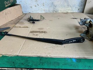 bontott BMW 5 F11 Jobb első Ablaktörlő Kar