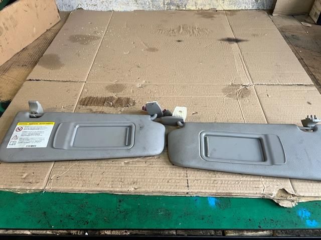 bontott BMW 5 F11 Jobb Napellenző