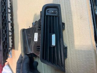 bontott BMW 5 F11 Jobb Szellőző