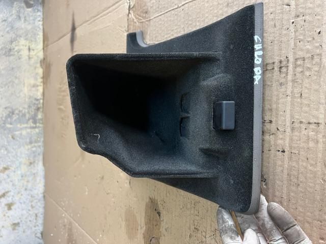 bontott BMW 5 F11 Kesztyűtartó Ajtó