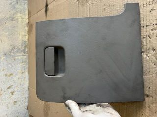 bontott BMW 5 F11 Kesztyűtartó Ajtó