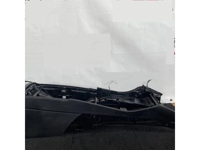 bontott BMW 5 F11 Könyöklő