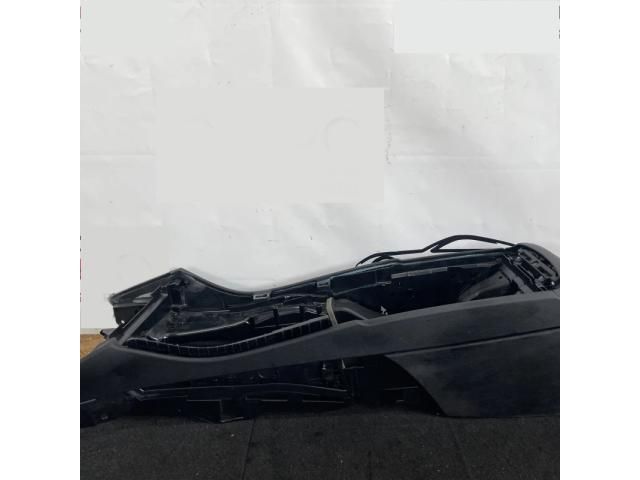 bontott BMW 5 F11 Könyöklő