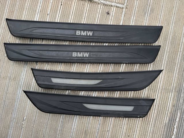 bontott BMW 5 F11 Küszöb Díszléc Szett