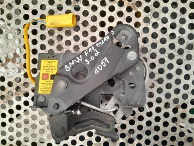 bontott BMW 5 F11 Motorháztető Zárszerkezet