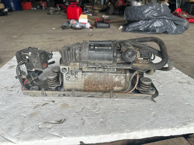 bontott BMW 5 F11 Szintszabályzó Kompresszor