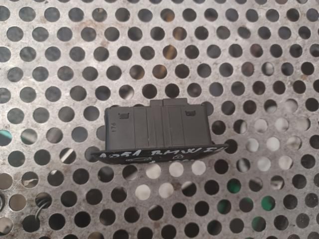 bontott BMW 5 F11 Tankajtó Nyitó Kar / Gomb