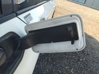 bontott BMW 5 F11 Tankajtó