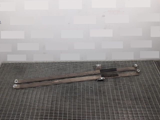 bontott BMW 5 F11 Tartó Bak