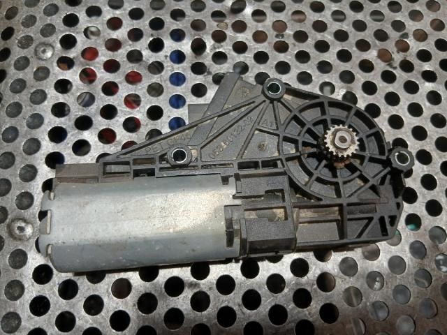 bontott BMW 5 F11 Tetőablak Motor