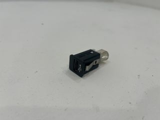 bontott BMW 5 F11 USB Aljzat