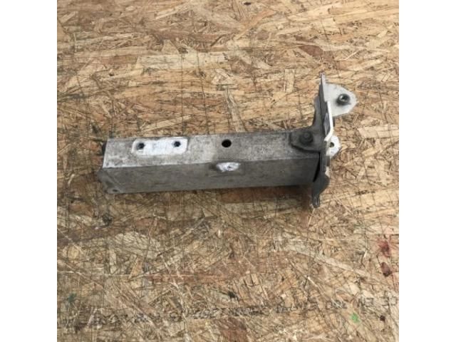 bontott BMW 5 F11 Vízhűtő Radiátor Tartó