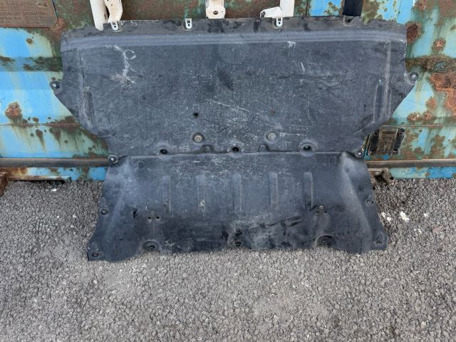 bontott BMW 5 G30 Alsó Motorburkolat