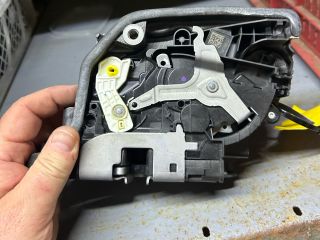 bontott BMW 5 G30 Bal első Ajtózár