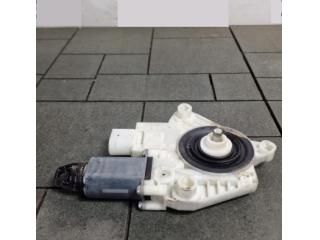 bontott BMW 5 G30 Bal hátsó Ablakemelő Motor