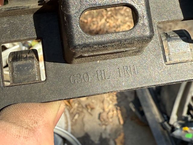 bontott BMW 5 G30 Bal Sárvédő Oldaltartó