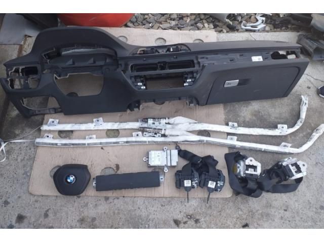 bontott BMW 5 G30 Biztosítéktábla Csomagtér