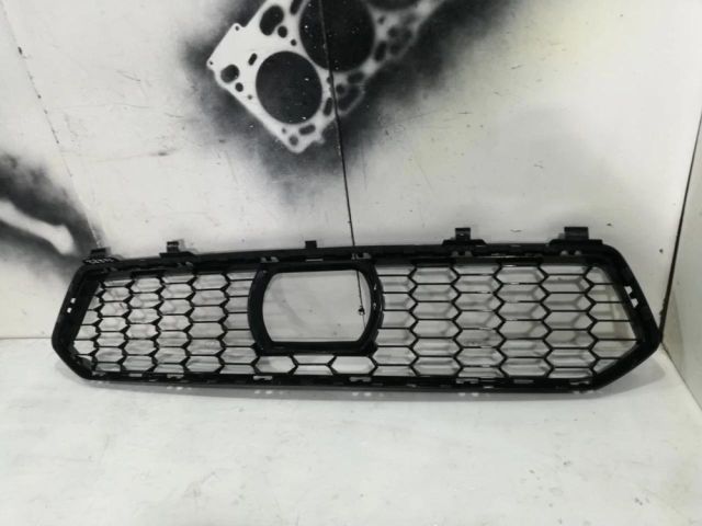 bontott BMW 5 G30 Első Lökhárító Alsó Középső Díszrács