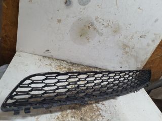 bontott BMW 5 G30 Első Lökhárító Alsó Középső Díszrács