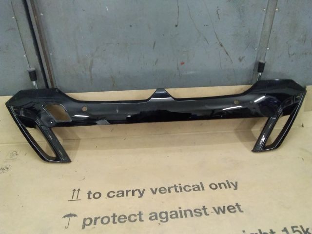 bontott BMW 5 G30 Első Lökhárító Alsó Középső Díszrács