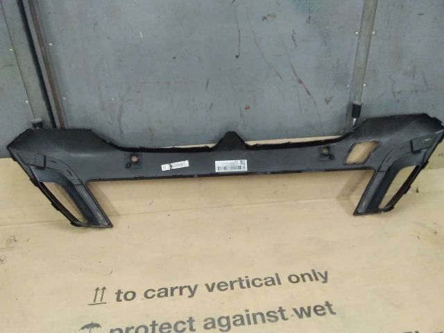 bontott BMW 5 G30 Első Lökhárító Alsó Középső Díszrács