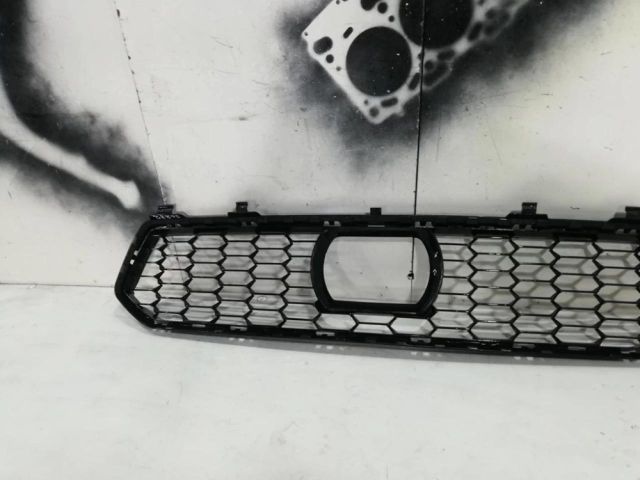 bontott BMW 5 G30 Első Lökhárító Alsó Középső Díszrács