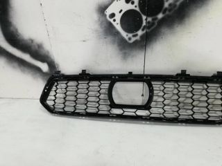 bontott BMW 5 G30 Első Lökhárító Alsó Középső Díszrács