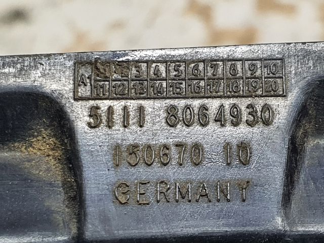 bontott BMW 5 G30 Első Lökhárító Alsó Középső Díszrács