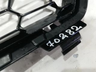 bontott BMW 5 G30 Első Lökhárító Alsó Középső Díszrács