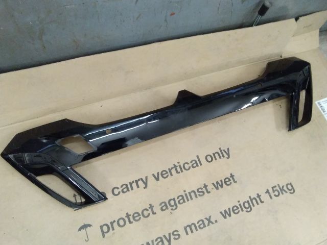 bontott BMW 5 G30 Első Lökhárító Alsó Középső Díszrács