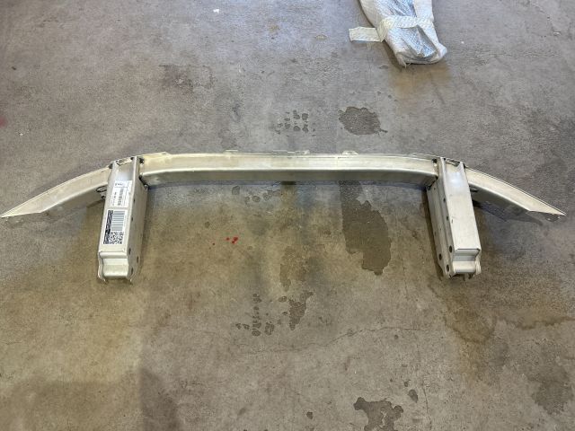 bontott BMW 5 G30 Első Lökhárító Merevítő (Fém)