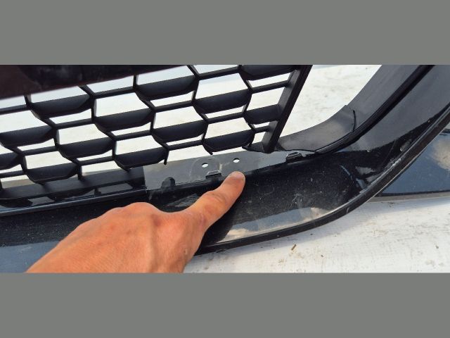 bontott BMW 5 G30 Első Lökhárító (Üresen)