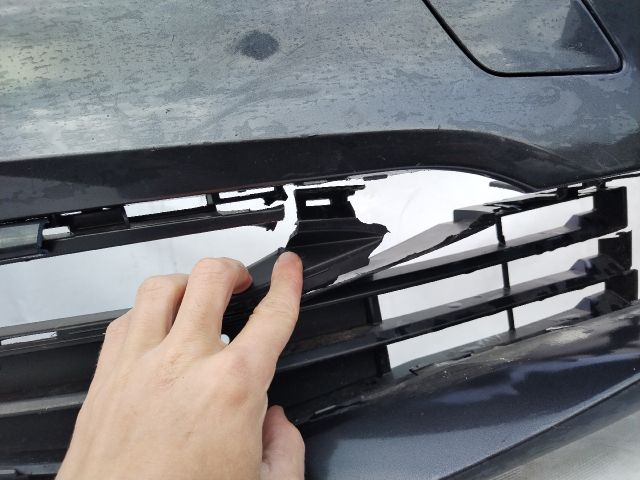 bontott BMW 5 G30 Első Lökhárító (Üresen)