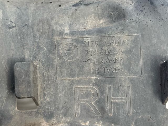 bontott BMW 5 G30 Jobb első Első Dobbetét (Kerékjárati, Műanyag)