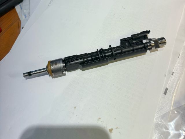 bontott BMW 5 G30 Porlasztó (1 db)