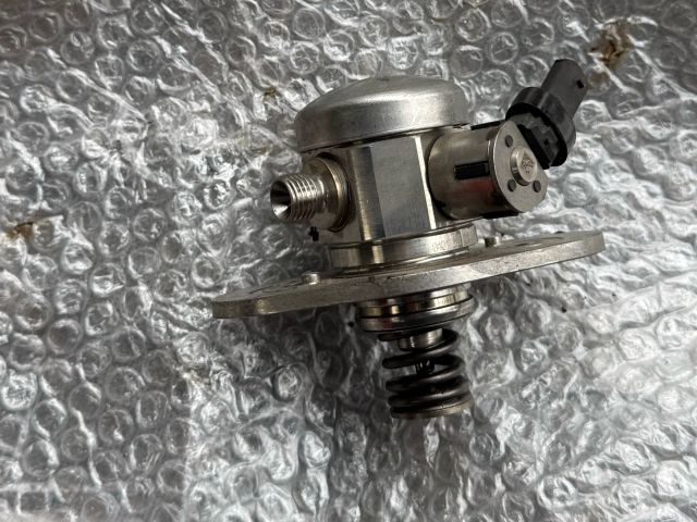 bontott BMW 5 G30 Üzemanyag Szivattyú