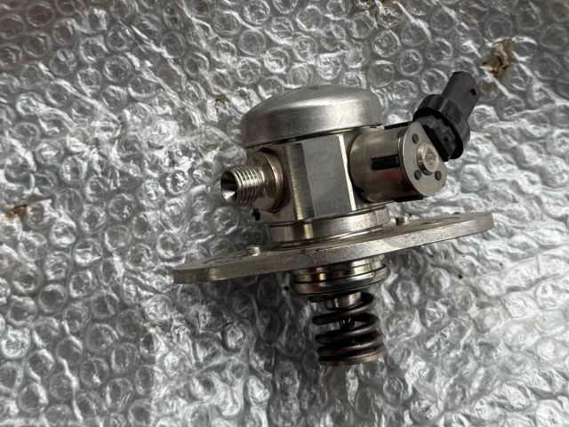 bontott BMW 5 G30 Üzemanyag Szivattyú