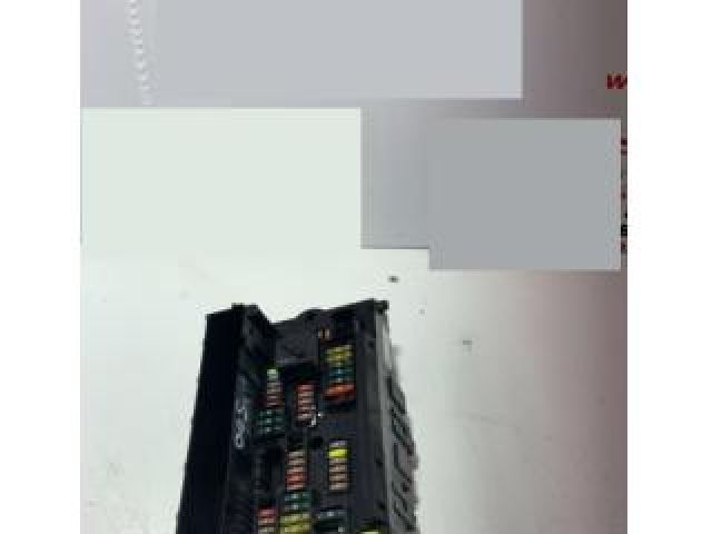 bontott BMW 5 GT Biztosítéktábla Motortér