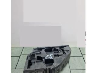 bontott BMW 5 GT Biztosítéktábla Motortér