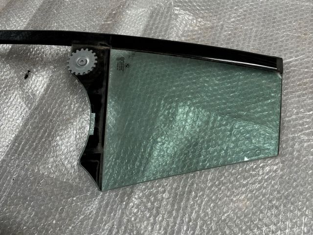 bontott BMW 5 GT Bal hátsó Fixüveg (Ajtóban)