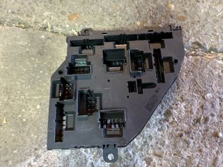 bontott BMW 5 GT Biztosítéktábla Csomagtér