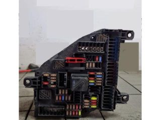 bontott BMW 5 GT Biztosítéktábla Utastér