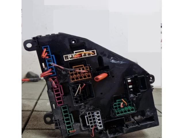 bontott BMW 5 GT Biztosítéktábla Utastér