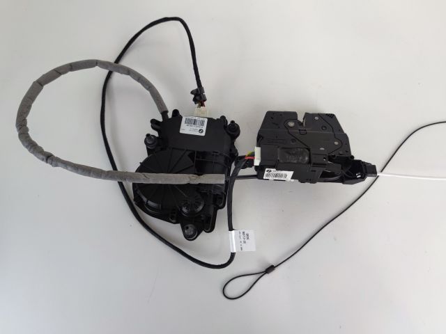 bontott BMW 5 GT Csomagtérajtó Zárszerkezet