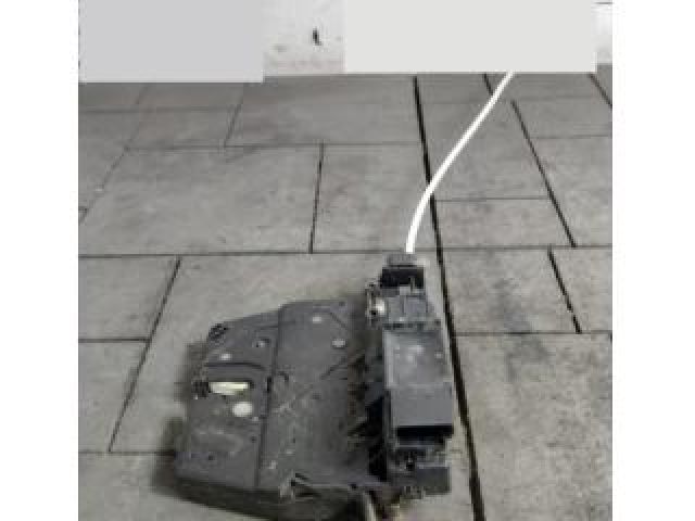 bontott BMW 5 GT Csomagtérajtó Zárszerkezet