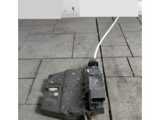 bontott BMW 5 GT Csomagtérajtó Zárszerkezet