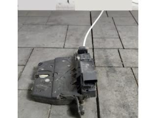 bontott BMW 5 GT Csomagtérajtó Zárszerkezet