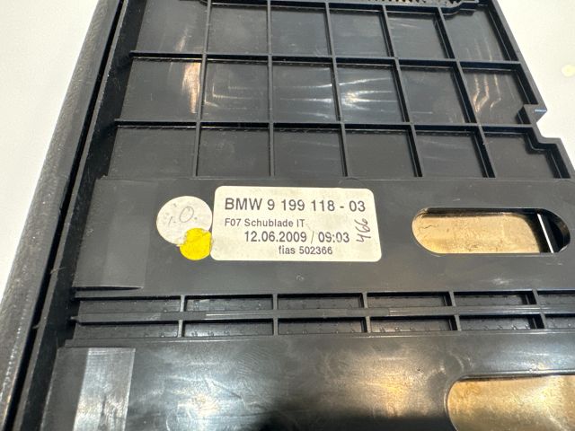 bontott BMW 5 GT Első Tároló Rekesz