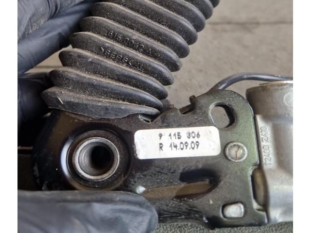 bontott BMW 5 GT Jobb első Övfeszítő