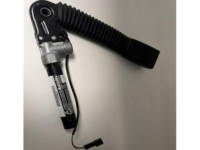 bontott BMW 5 GT Jobb első Övfeszítő